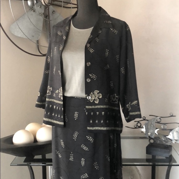 Vintage Tommy‎ Bahama Tropical 100% Silk Skirt & Jacket Mother Of Pearl Buttons - Picture 3 of 8